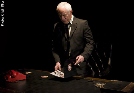 Dans "Blood Shot", de Dietrich Johnston, Lance Henriksen interprète le chef de la Division Vampire de la CIA.