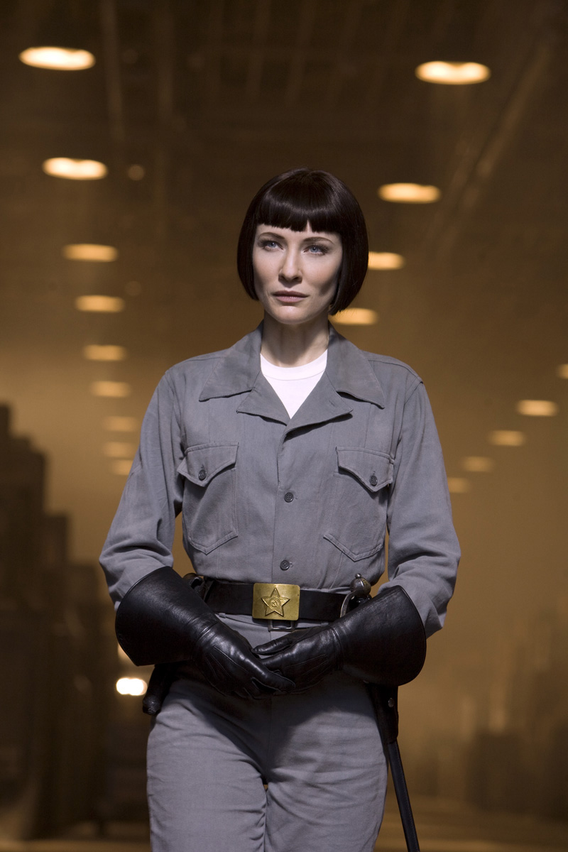 A l'instar d'un épisode des "Aventures du Jeune Indiana Jones" datant de 1993, Ian Mc Diarmid ("Star Wars") interprète dans "Indiana Jones 4" le Professeur Levi, un ami du père d'Indy vivant à Paris....(notre photo : Cate Blanchett)