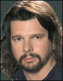 Ronald D. Moore, co-créateur, scénariste et producteur exécutif de la version actuelle de "Battlestar Galactica", a signé avec Tom Cruise  pour créer et écrire une trilogie de SF pour le cinéma (suite ci-dessous)