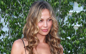 C'est le 5 mai que va débuter enfin le tournage de "Terminator Salvation : The Future Begins", dirigé par McG, dont la vedette féminine sera Moon Bloodgood, aux côtés de Christian Bale, Sam Worthington et Anton Yelchin (suite ci-dessous).