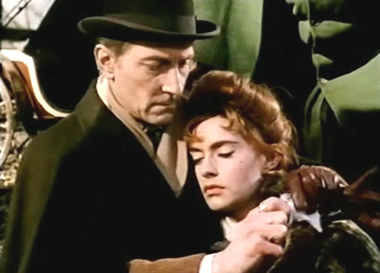 Peter Cushing et Yvonne Monlaur dans "Les Maitresses de Dracula"