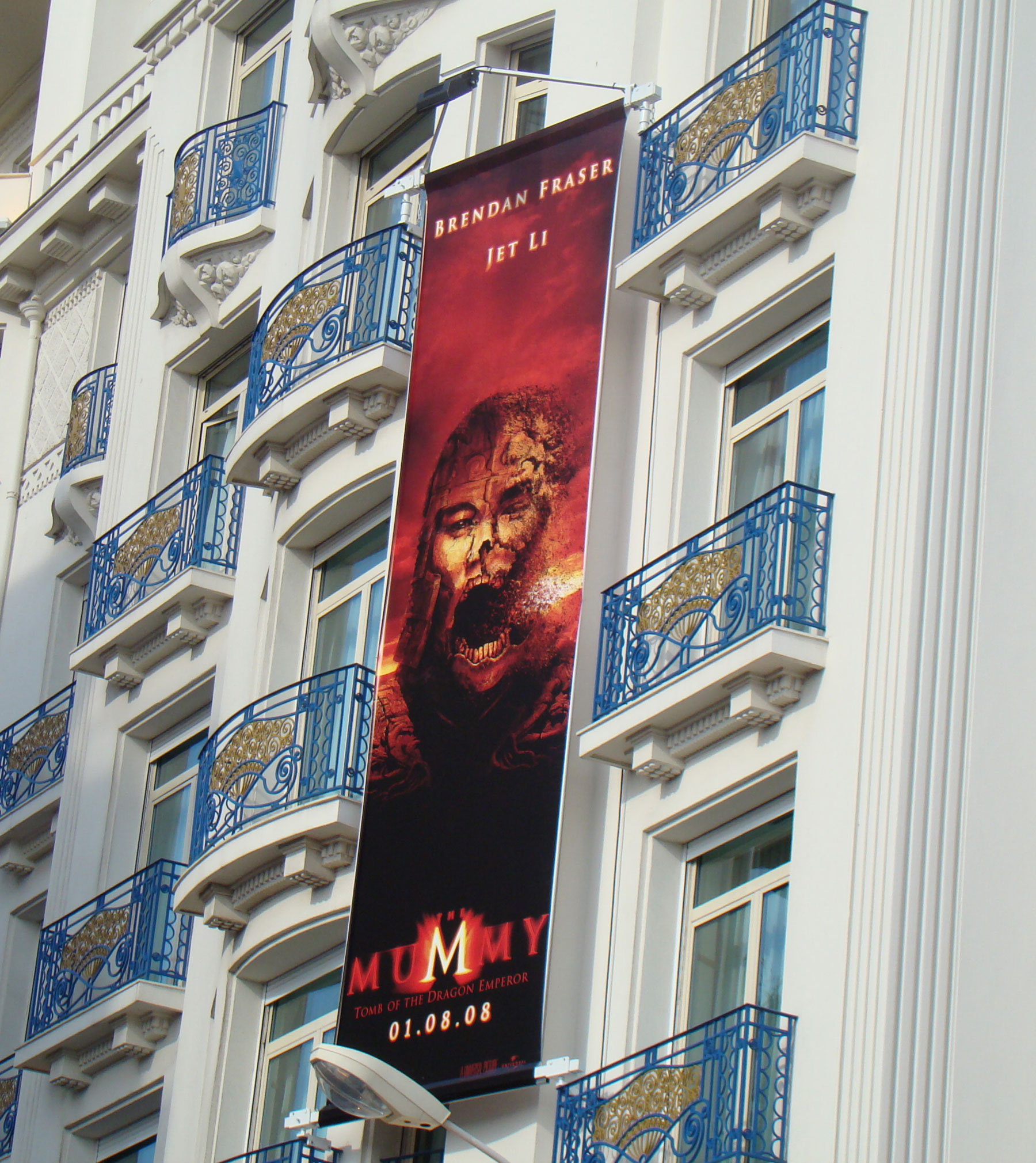 Quant au décorum de la Croisette, il met en vedette un nombre-record de "suites" telles "Indiana Jones 4", "La Momie 3", "Narnia 2" ou  "Hellboy 2"