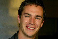James D'Arcy ("Masters and Commanders") sera la vedette de la nouvelle série de SF de la Fox, intitulée "Virtuality" et produite par Ronald D. Moore ("Battlestar Galactica" et "Star Trek DS9")(détails dans l'EF n°289)