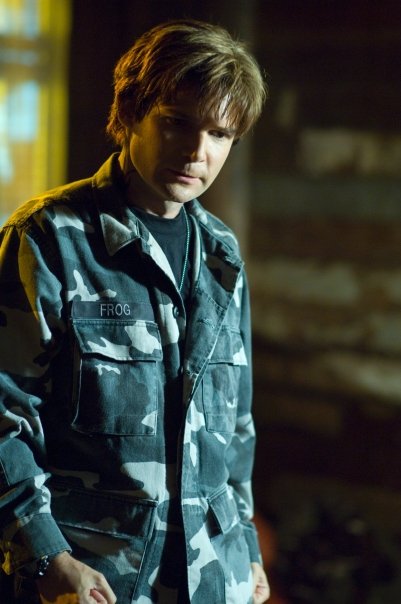 La séquelle de "Génération Perdue", "Lost Boys : The Tribe", avec Corey Feldman (notre photo) à présent achevée, sortira en vidéo aux USA le 29 juillet (suite ci-dessous)