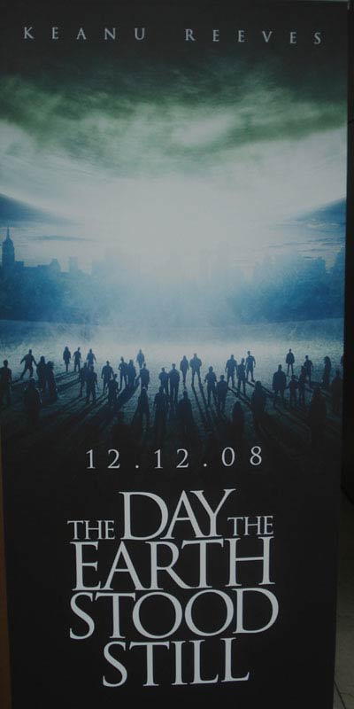 .... et de "The Day the Eath Stood Still" ("Le jour où la terre s'arrêta"). Question : lequel des deux remakes est-il le plus inutile?