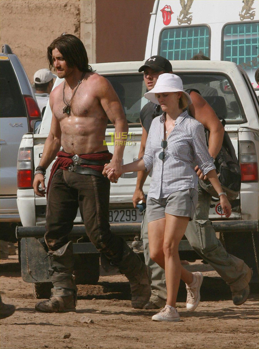 Jake Gyllenhaal est le héros-titre de "Prince of Persia : The Sands of Time" de Mike Newell, dont le tournage a lieu actuellement au Maroc, où il se trouve, en compagnie de sa petite amie, Reese Witherspooon (notre photo)