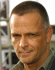 James Russo rejoint le casting du psycho-thriller "Dark Woods", où il incarnera le shérif. Une femme malade au stade terminal et son mari s'installent dans une maison au fond des bois où les choses  tourneront au pire...