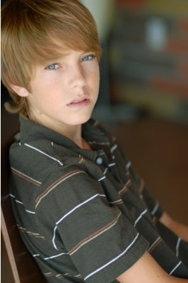 Chase Ellison (Fireflies in the Garden) vient de rejoindre le casting de "Tooth Fairy" avec Dwayne Johnson (suite ci-dessous)