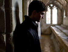 "Harry Potter 6", dont la date de sortie a été repoussée au 17 juillet 2009 (au lieu de ce mois de novembre) devrait comprendre 25 mn en Imax 3-D, situées entre la séquence d'ouverture et le final. Soit 8mn de plus en 3D que le précédent.