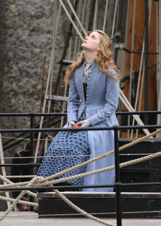 Mia Wasikowska dans le rôle d'Alice