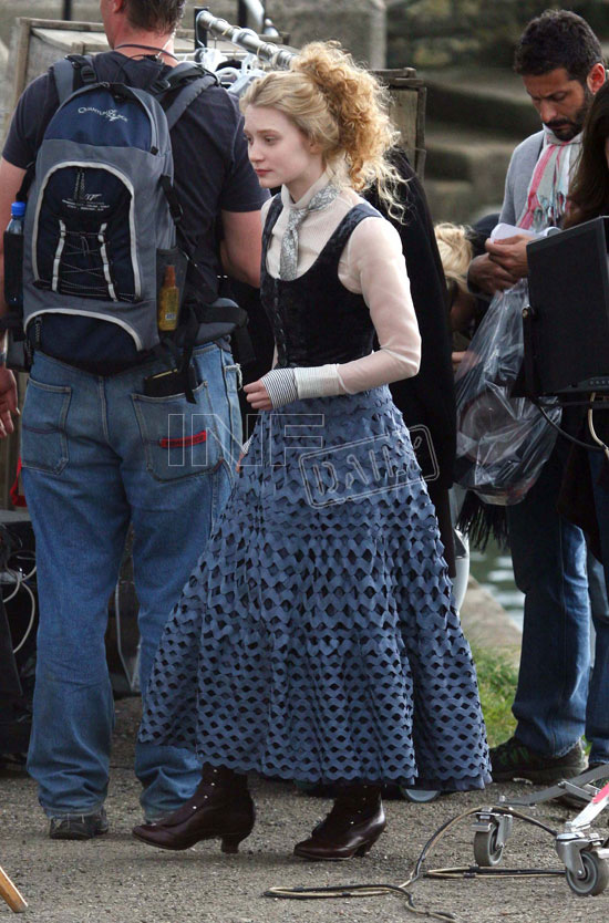Mia Wasikowska dans le rôle d'Alice