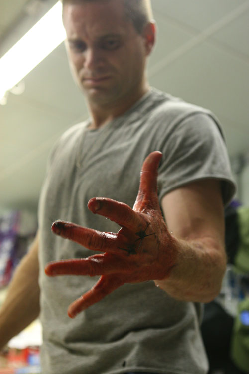 "Splinter" vient de remporter 6 prix au Screamfest : meilleur montage, meilleure musique, meilleurs effets spéciaux, meilleur maquillage, meilleure réalisation et meilleur film ! Tous les détails dans notre prochain numéro, en vente le 8 novembre...