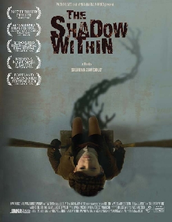 Thriller surnaturel italien de Silvana Zancolo réalisé l'an dernier, et ayant remporté le prix du meilleur film au festival de Salerno, "The Shadow Within" met en scène  un petit garçon de 9 ans qui peut se connecter avec les morts. (suite ci-dessous)