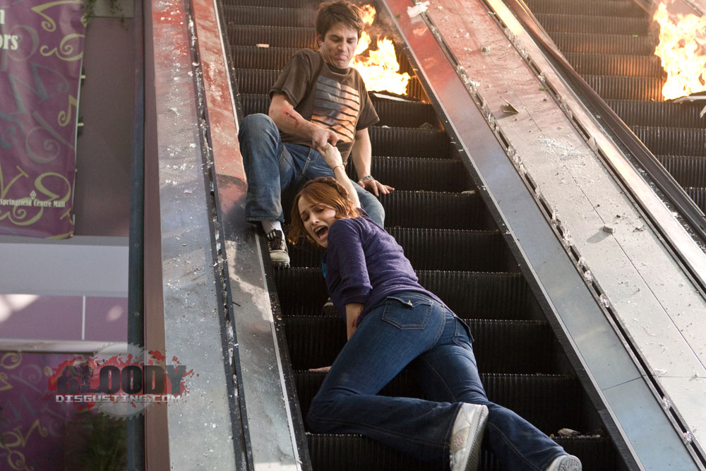 La Warner a retitré le nouvel opus de la série "Destination finale" produit par New Line, "Final Destination : Death Trip 3D", lequel sera distribué le 21 août 2009. Dirigé par Dabid R. Ellis, ce récit commence lorsque la prémonition d'un teen-ager....