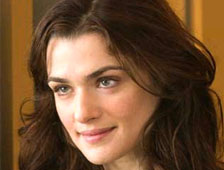 Selon les rumeurs, la Warner songerait à Rachel Weisz pour interpréter Catwoman dans la suite de "The Dark Knight", un rôle que l'on avait précédemment attribué à Angelina Jolie. Dans ce 3e épisode, Christian Bale camperait un Bruce Wayne plus "sexy"