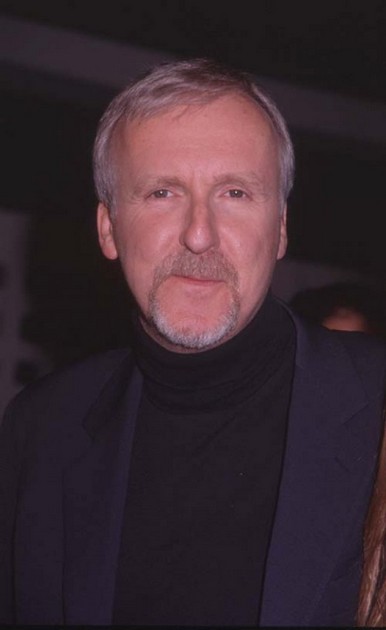 James Cameron, qui s'était intéressé voici des années, à un remake de "Planète Interdite", avant d'y renoncer, a déclaré qu'il s'y intéressait à nouveau. C'est J. Michael Stracynski ("Babylon 5") qui en a écrit le scénario pour la Warner.