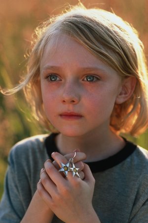 Dakota Fanning incarnera une redoutable vampire à l'apparence angélique travaillant pour le compte du  clan Volturi dans "Twilight 2", dont le tournage commencera fin mars à Vancouver sous la direction de Chris Weitz.