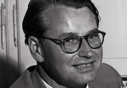 Le réalisateur britannique Ken Annakin (94 ans)  est décédé le 22 avril dans sa maison de Beverly Hills. Né le 10 aout 1914 à Beverley, dans le Yorkshire, il est principalement célèbre pour une série de films d'aventures produit par Disney tels.....