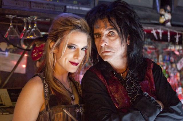 Ecrit, réalisé et interprété par Rob Stefaniuk, "Suck" est une comédie d'horreur canadienne où un groupe de rock est prêt à tout pour devenir célèbre (suite ci-dessous)