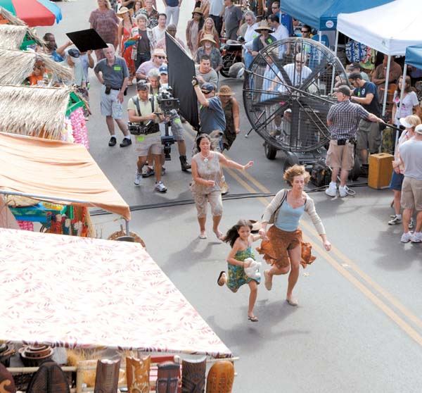 Le thriller fantastique de CLINT EASTWOOD : "HEREAFTER", dont le tournage est terminé, est entré en postproduction pour une sortie fixée à décembre 2010 aux USA (voir ci-dessous)