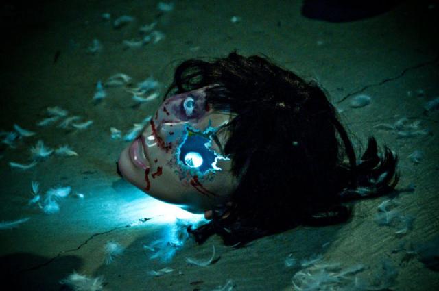 Le japonais "Shock Labyrinth" du créateur de la saga "The Grudge", Takashi Shimizu, est un film d'horreur en 3D, basé sur une populaire attraction nippone, où des ados se retrouvent prisonniers d'un effroyable hôpital en forme de labyrinthe.