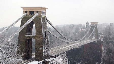Patrick Tatopulos aux commandes de SUSPENSION, nouveau film d'action et d'horreur (voir ci-dessous)