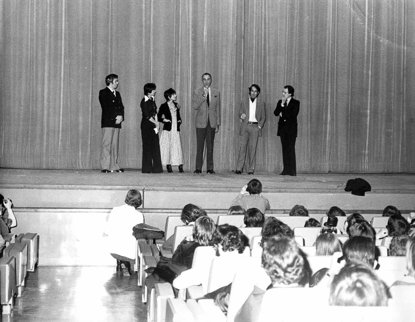 Christopher Lee et Edouard Molinaro, qui tournaient à l'époque ensemble "Dracula, père et fils"