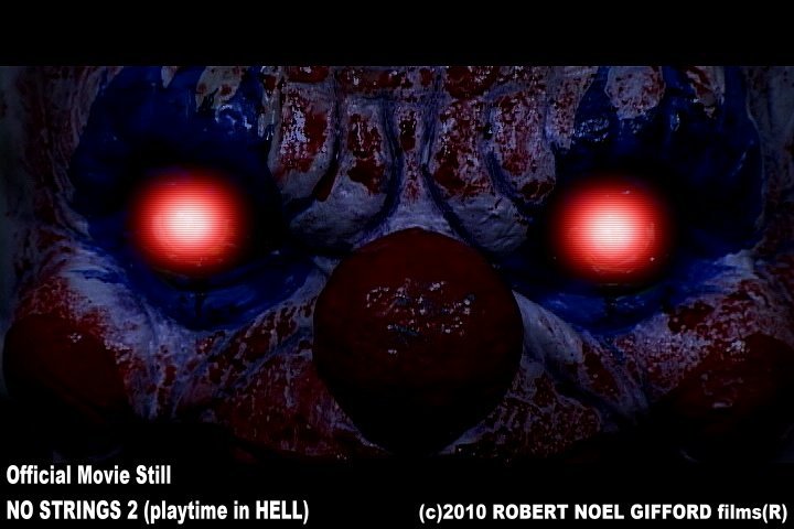 Dans "No Strings Attached 2: Playtime in Hell," écrit et réalisé par Robert Noel Gifford, qui vient de terminer le thriller d'horreur "The Wishing Box", où la découverte d'une boite vieille de 1000 ans contenant  les restes d'une sorcière....