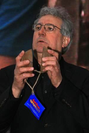 Terry Jones (Erik le Viking) va tourner au printemps prochain "Absoluty Anything" (suite ci-dessous)