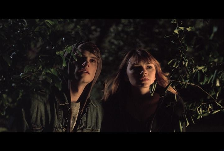 Dans "Benearh the Darkness", de Martin Guigui (Cattle Call), avec Dennis Quaid (Légion), Aimee Teegarden (Scream 4), Tony Oller et Stephen Lunsford, après la mort de son meilleur ami...