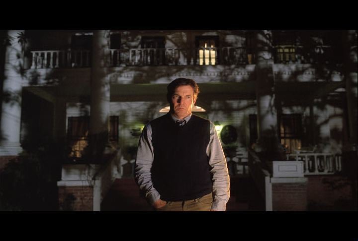 ....un garçon de 16 ans lutte pour exposer les sombres secrets liés à une maison "hantée". Le film se tourne actuellement à Smithville, au Texas.