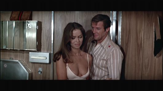 L'ESPION QUI M'AIMAIT