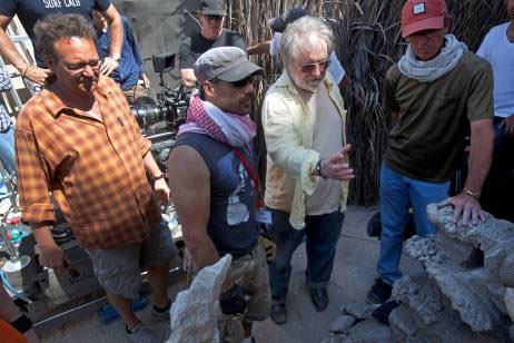 Tobe Hooper dirige actuellement dans les Emirats Arabes "Djinn"   (voir ci-dessous)