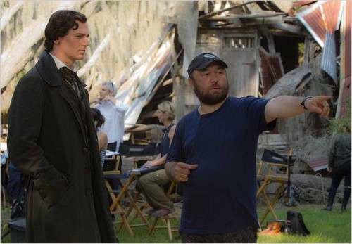 Benjamin Walker dirigé par Timur Bekmanbetov sur le tournage de "Abraham Lincohn : Vampire Hunter".