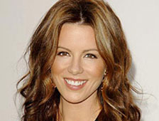 Kate Beckinsale s'est vue offrir l'un des deux rôles féminins principaux du remake de "Total Recall", avec Colin Farrell, que dirigera son mari, Len Wiseman ("Underworld"'). Si elle accepte, elle interprétera le personnage jadis campé par Sharon Stone.