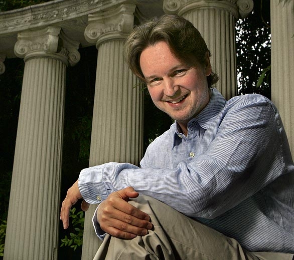 C'est finalement Matt Reeves (Cloverfield, Laisse mi entrer) qui réalisera l'adaptation de "This Dark Endeavor" (voir ci-dessous)