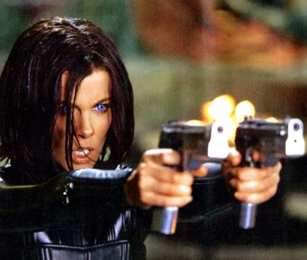 Dans "Underworld : Awakening", de Mans Marlind et Bjorn Stein, distribué le 20 janvier 2012, Kate Beckinsale, héroïne des deux premiers films, endosse à nouveau le rôle-vedette de la vampire guerrière Selene....
