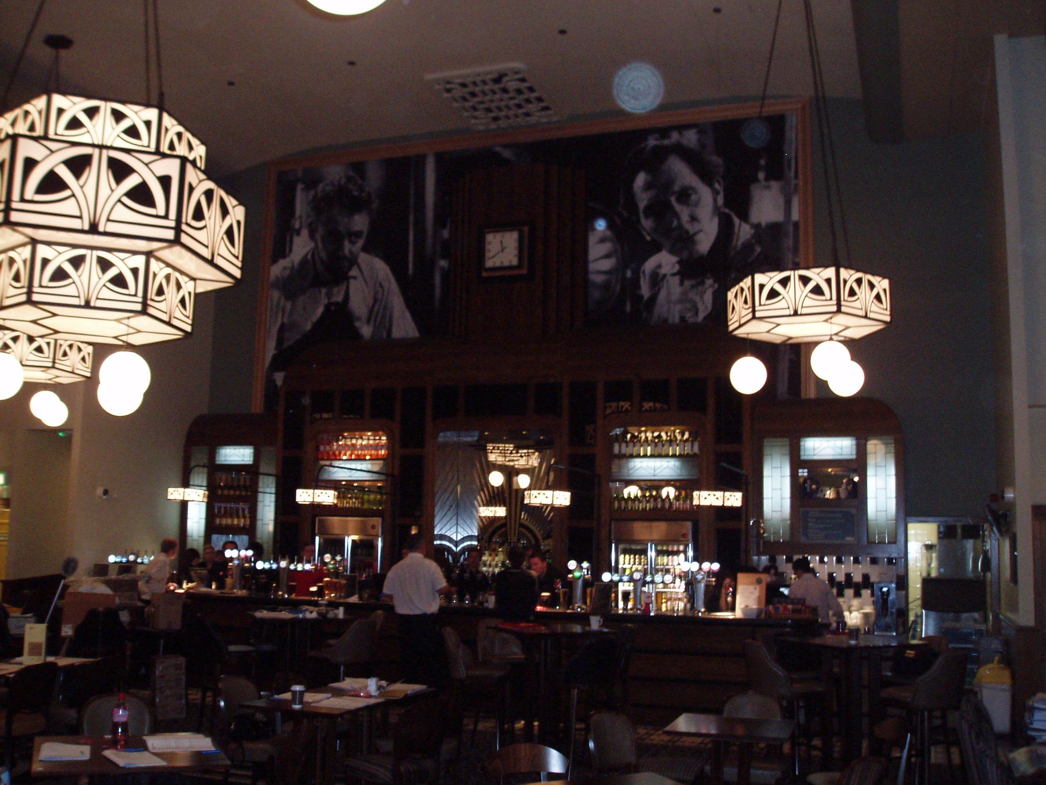 Le bar Peter Cushing, 16-18 Oxford Street, Whitstable (+44 1227 284100)