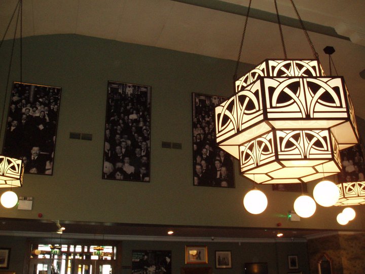 Le bar Peter Cushing, 16-18 Oxford Street, Whitstable (+44 1227 284100)