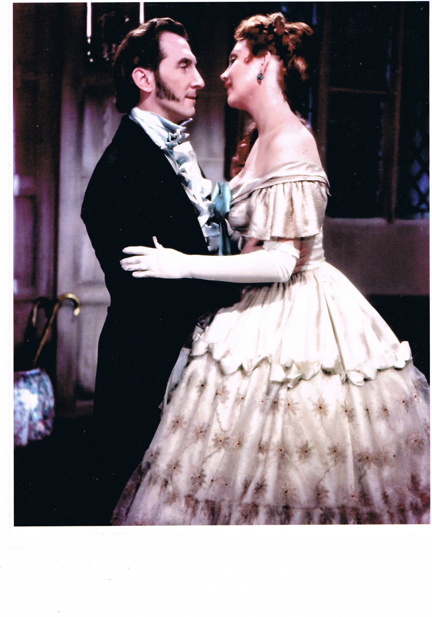 Peter Cushing et Hazel Court dans "Frankenstein s'est échappé"