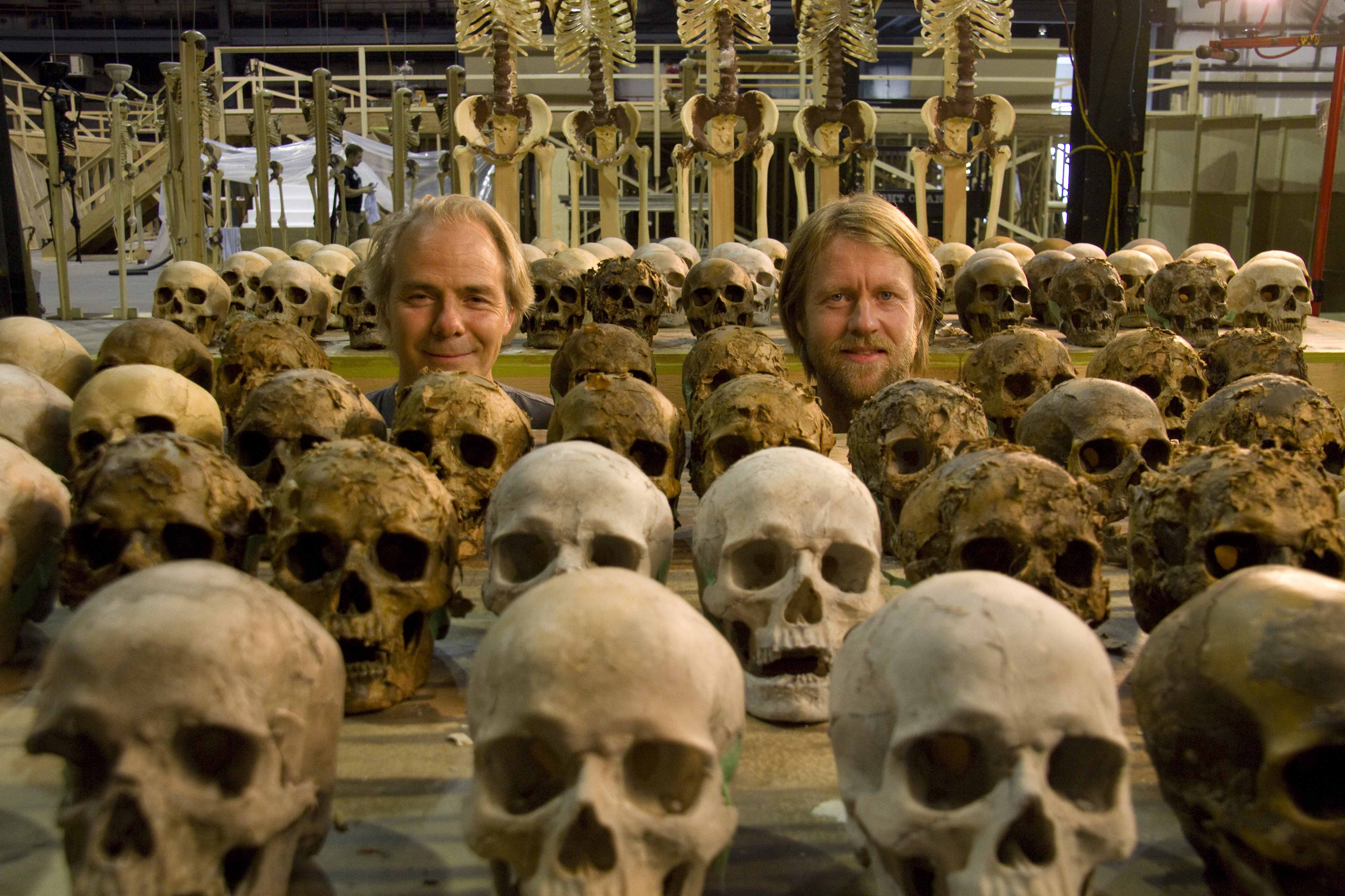 "The Mortal Instruments", adaptation de la trilogie fantastique écrite par Cassandra Clares,est en tournage à Toronto, depuis le 15 août dernier.... (voir ci-dessous)
