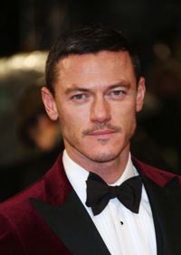 Luke Ewans sera THE CROW (voir ci-dessous)