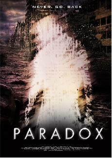 Ecrit et réalisé par l'actrice Elana A. Mugdan,  "Paradox" est un thriller de SF sur les dangers du voyage dans le temps (voir-ci-dessous)