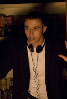 Bryan Bertino, auteur de "The Strangers" et de "Mockingbird", en postproduction, va enchaîner à la fin de l'année sur "There Are Monsters" (voir ci-dessous)