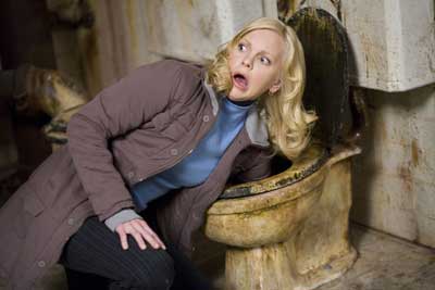 SCARY MOVIE 4
