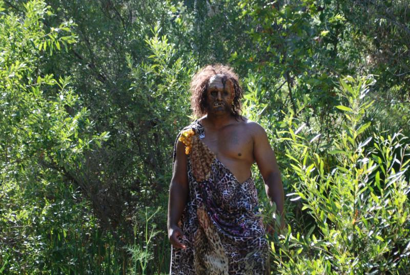 Le premier slasher préhistorique, B.C. BUTCHER, cofinancé par Troma, a été réalisé par une cinéaste de 17 ans !  (voir ci-dessous)