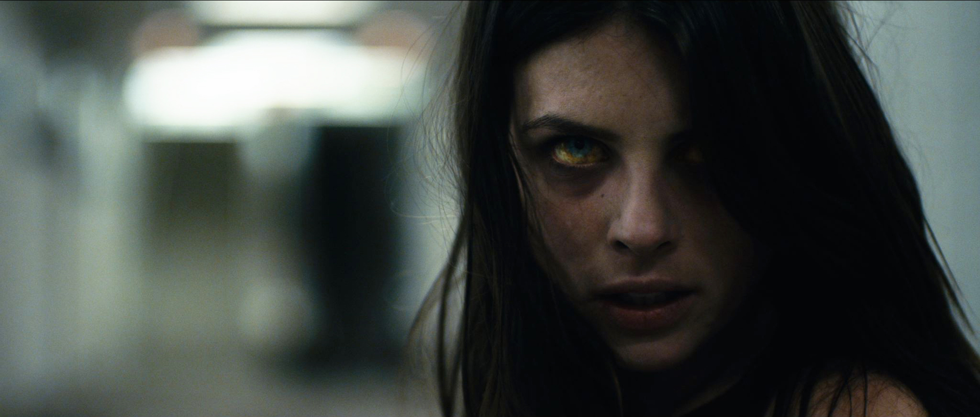 Spécialisé dans le cinéma d’horreur, le Canadien Cody Calahan nous livre aujourd’hui LET HER OUT… (voir ci-dessous)