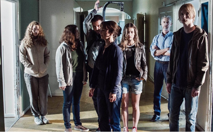 Christina Lindberg (« Thriller ») dans le film d’horreur surnaturel BLACK CIRCLE (voir ci-dessous)