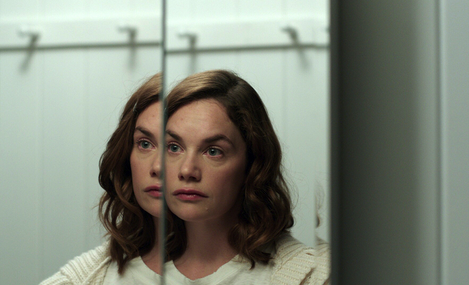 Le fils d’Anthony Perkins signe un nouveau film d’horreur : I AM THE PRETTY THING WHO LIVES IN THE HOUSE…