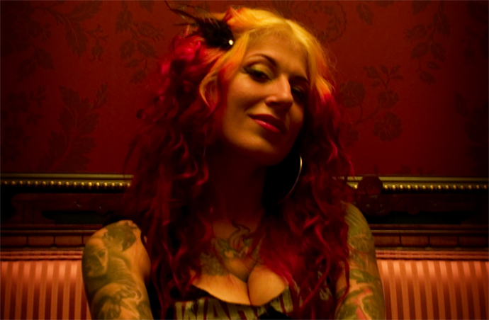 La réalisatrice déjantée canadienne Jovanka Vuckovic prépare son 1er long-métrage, le récit post-apocalyptique RIOT GIRLS…